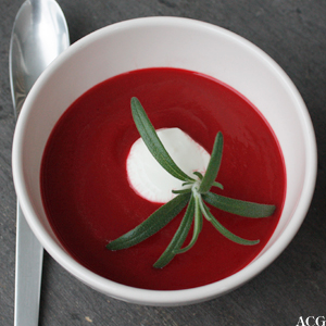 fløyelsmyk rødbetesuppe - borcht
