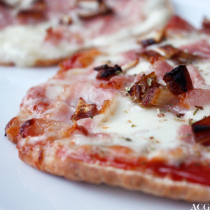 pitapizza_red juksepizza på pitabrød, med rød pizzasaus