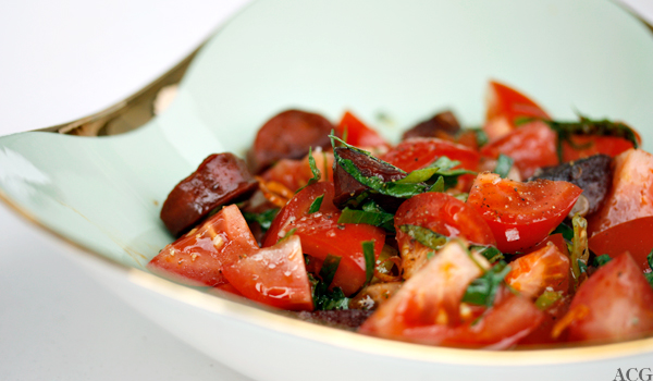 tomatsalat med chorizo