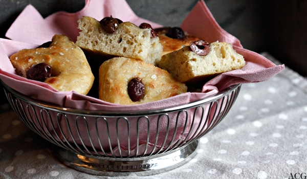 focaccia med oliven