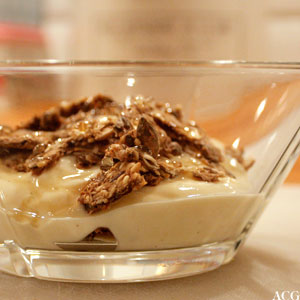 yoghurt med knekkebrød og honning