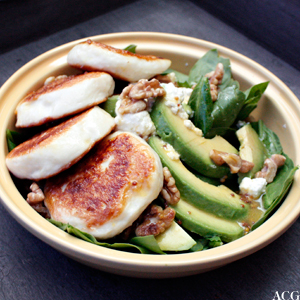 Fiskekaker med spinatsalat