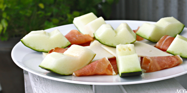 tapas med melon, serranoskinke og manchego
