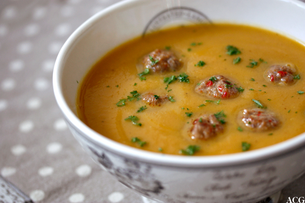 Rotsuppe med kjøttboller