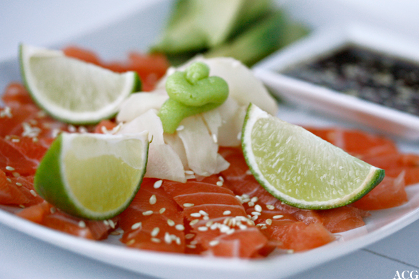 sashimi med avokado og sashimisaus