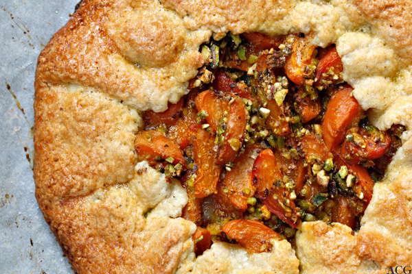 fugleperspektiv av crostata med aprikos