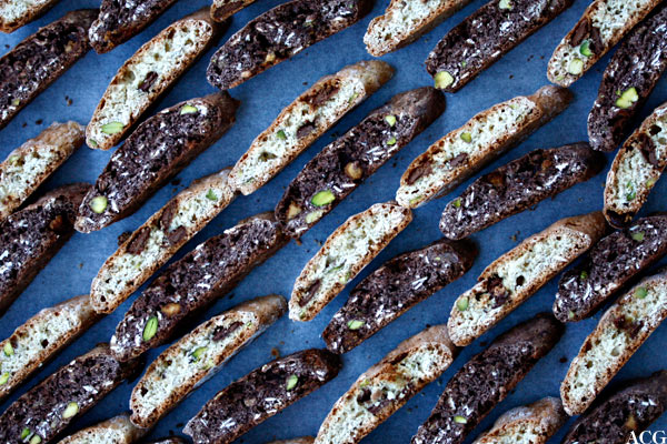 bsicotti med hvit or mørk sjokolade