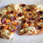 Hvit pizza med chorizo og søtpotet