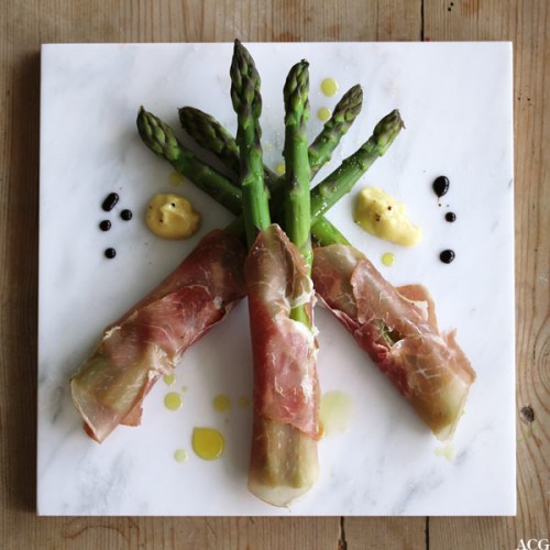 Asparges med parmaskine og aioli