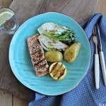 Grillet laks, hjertesalat og yoghurtsaus