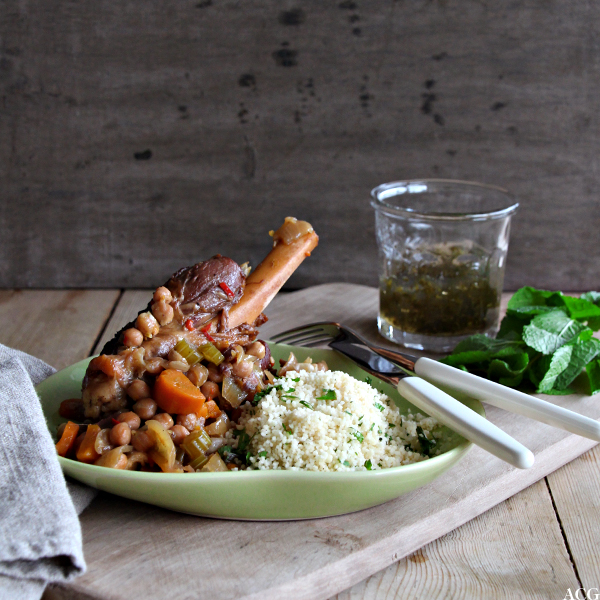 Bilde av tallerken med lammeskank og couscous