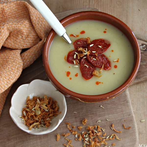 Suppebolle med potet- og fennikelsuppe