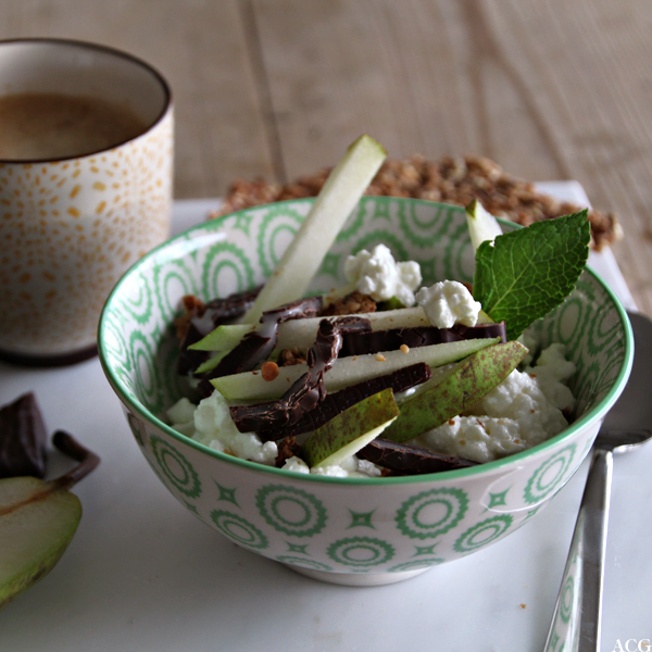Bolle med cottage cheese, pære og mintsjokolade