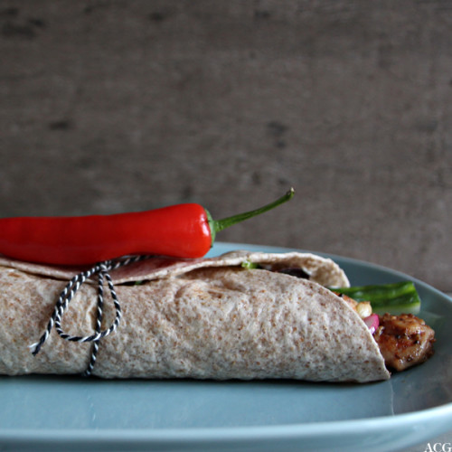 Nærbilde av kyllingwrap med snackpaprika
