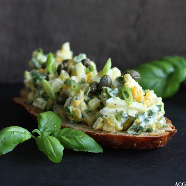 Bilde av brødskive med eggesalat