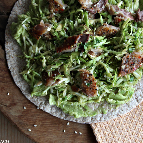 nærbilde av wrap med makrellsalat