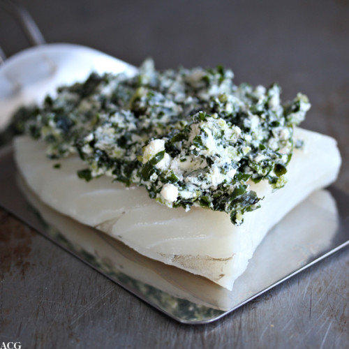 rå torskefilet med persille og fetaost