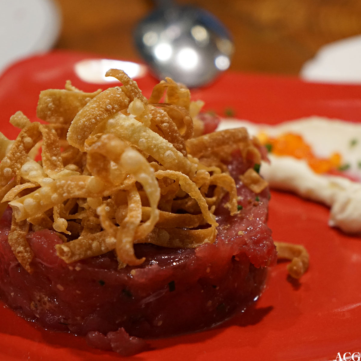 Tunfisktartar med mascarpone og ørretrogn på Bar Canete