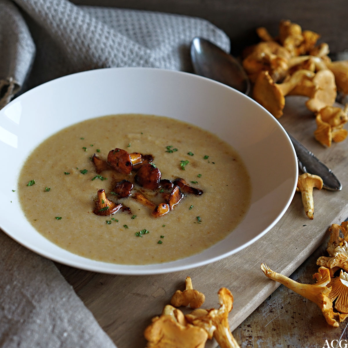 Kantarell- og sellerirotsuppe