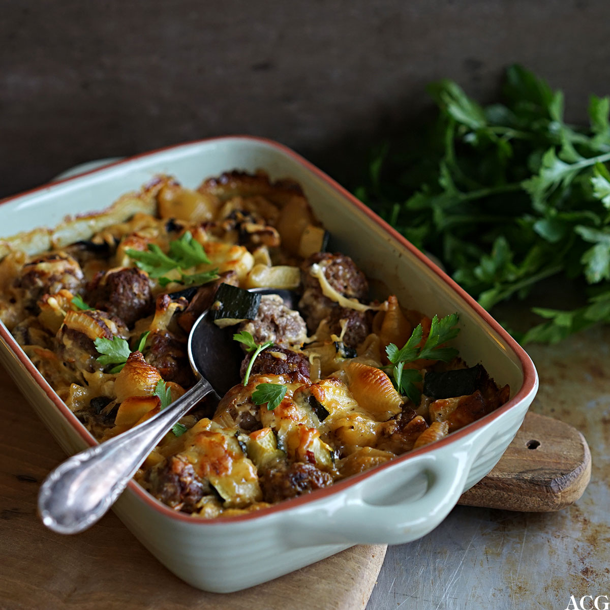 Grateng med kjøttboller og pasta