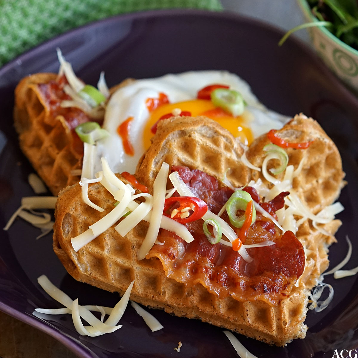 vaffel med egg og bacon