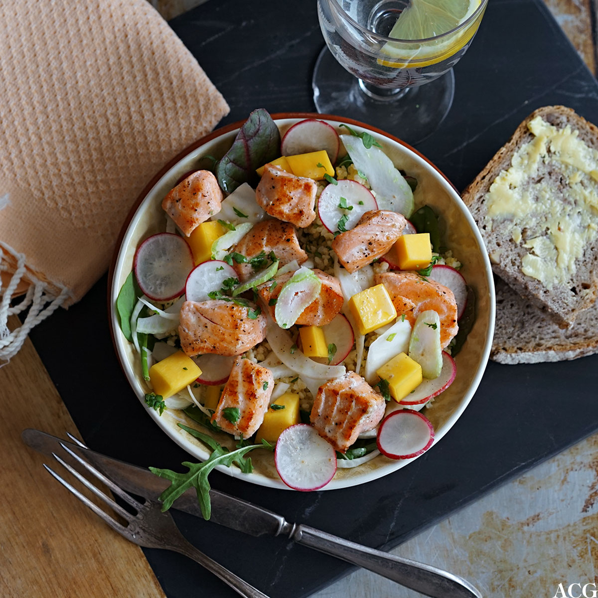 laksesalat med mango og fennikel