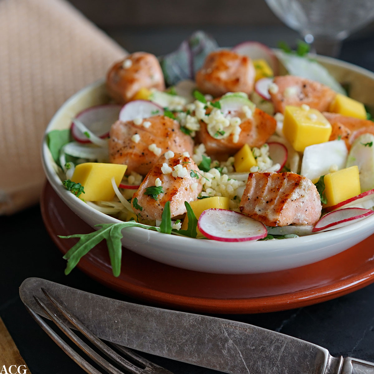 laksesalat med fennikel og mango
