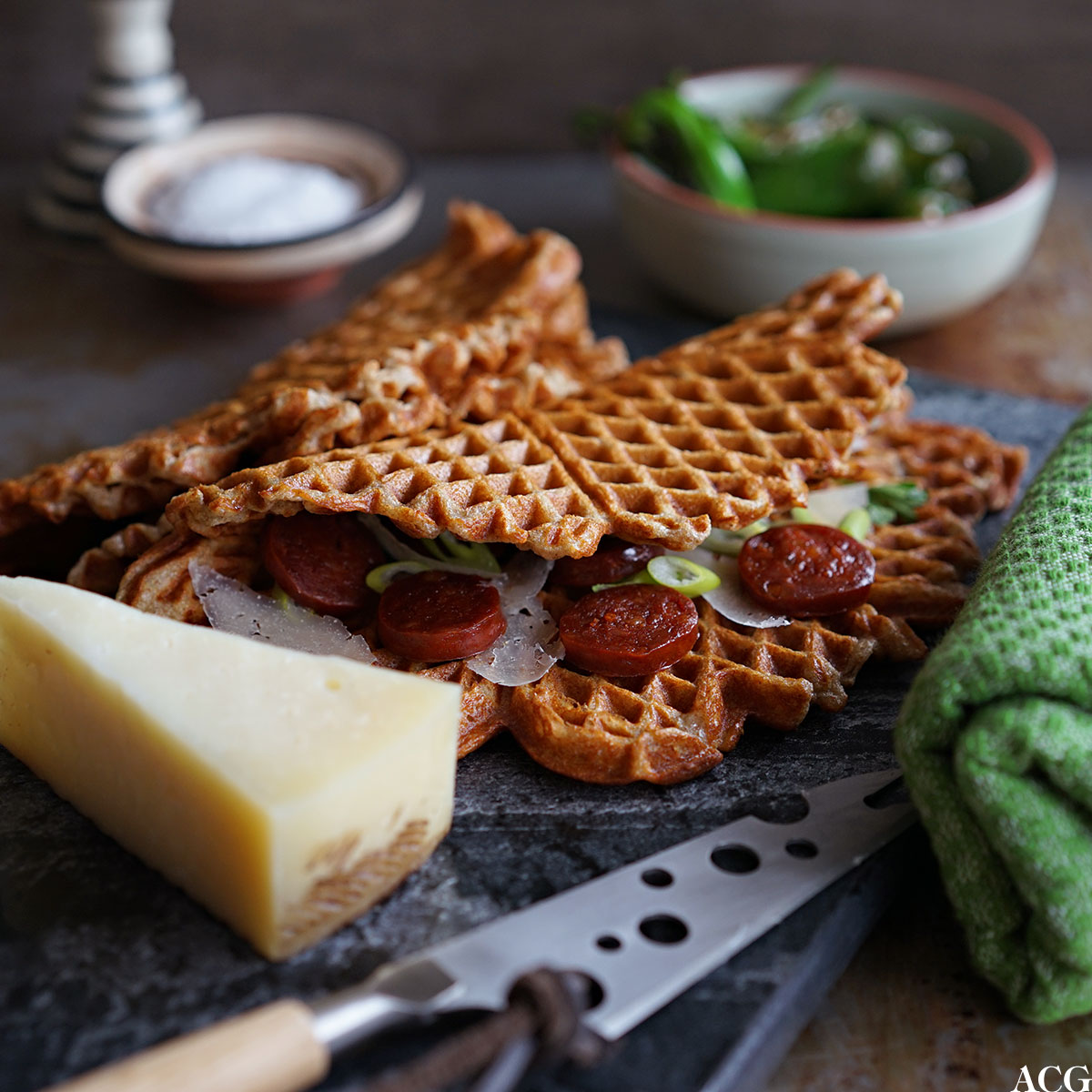 spansk vaffel med chorizo og manchego