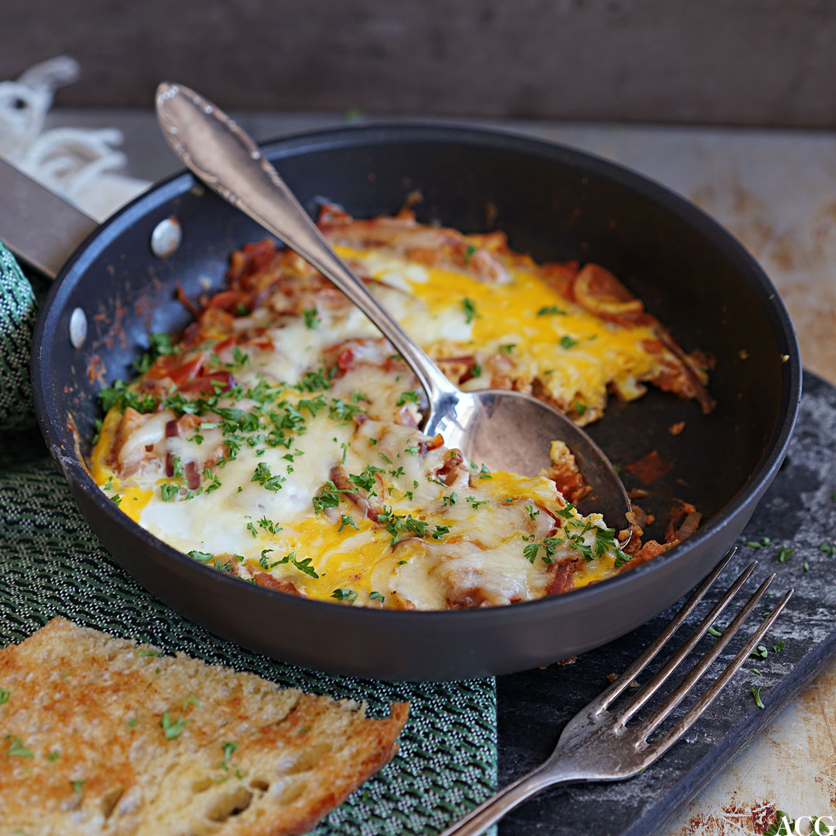 shakshuka - egg i sprekt tomatsaus