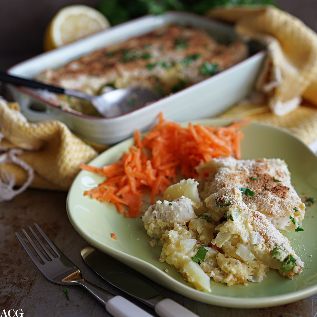 hjemmelaget fiskegrateng med råkostsalat