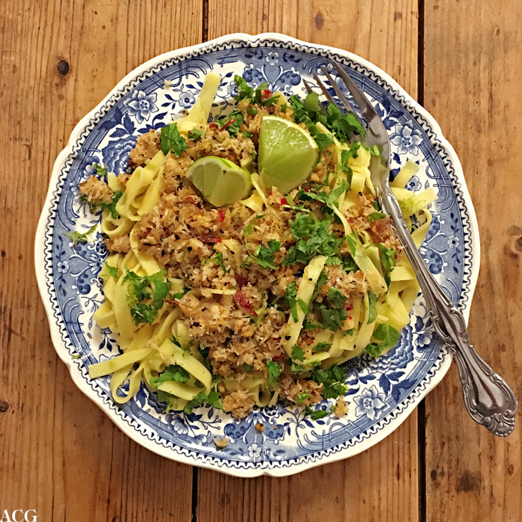 pasta med krabbe, lime og koriander