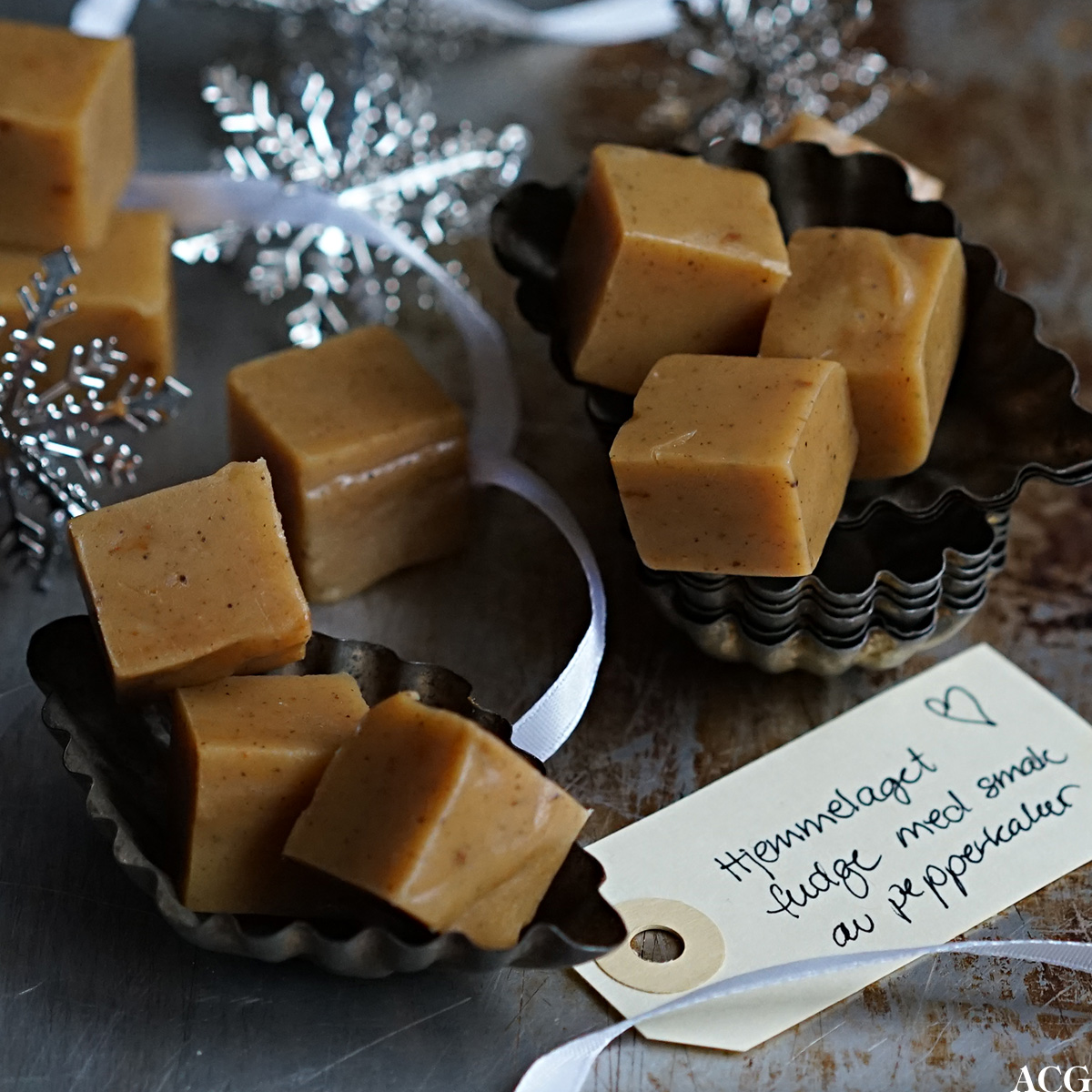 hjemmelaget fudge med smak av pepperkaker