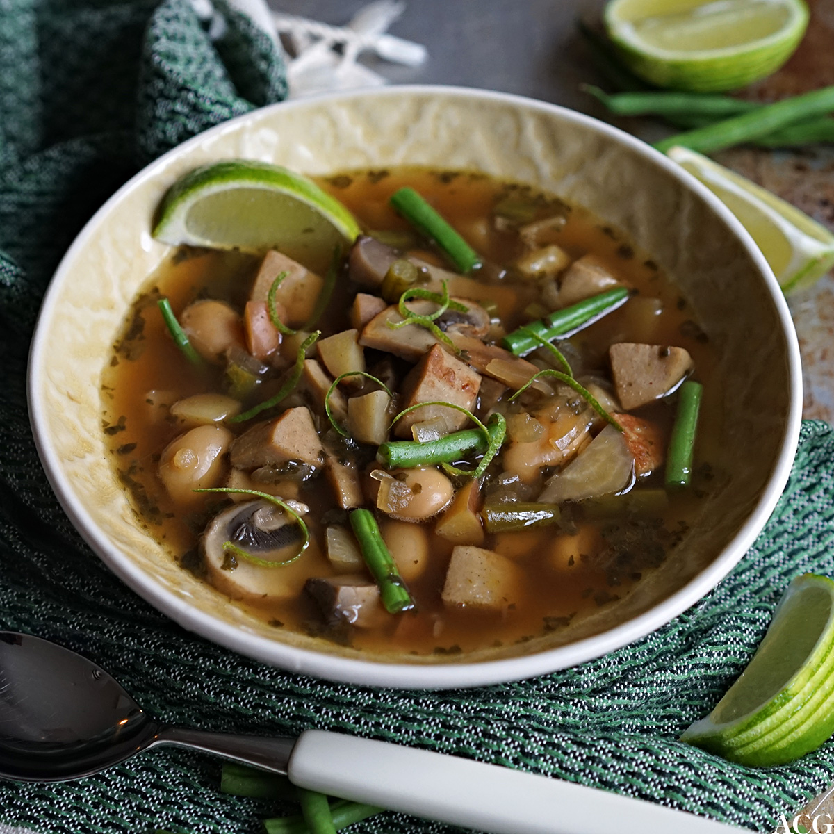 asiatisk restesuppe med julepølse