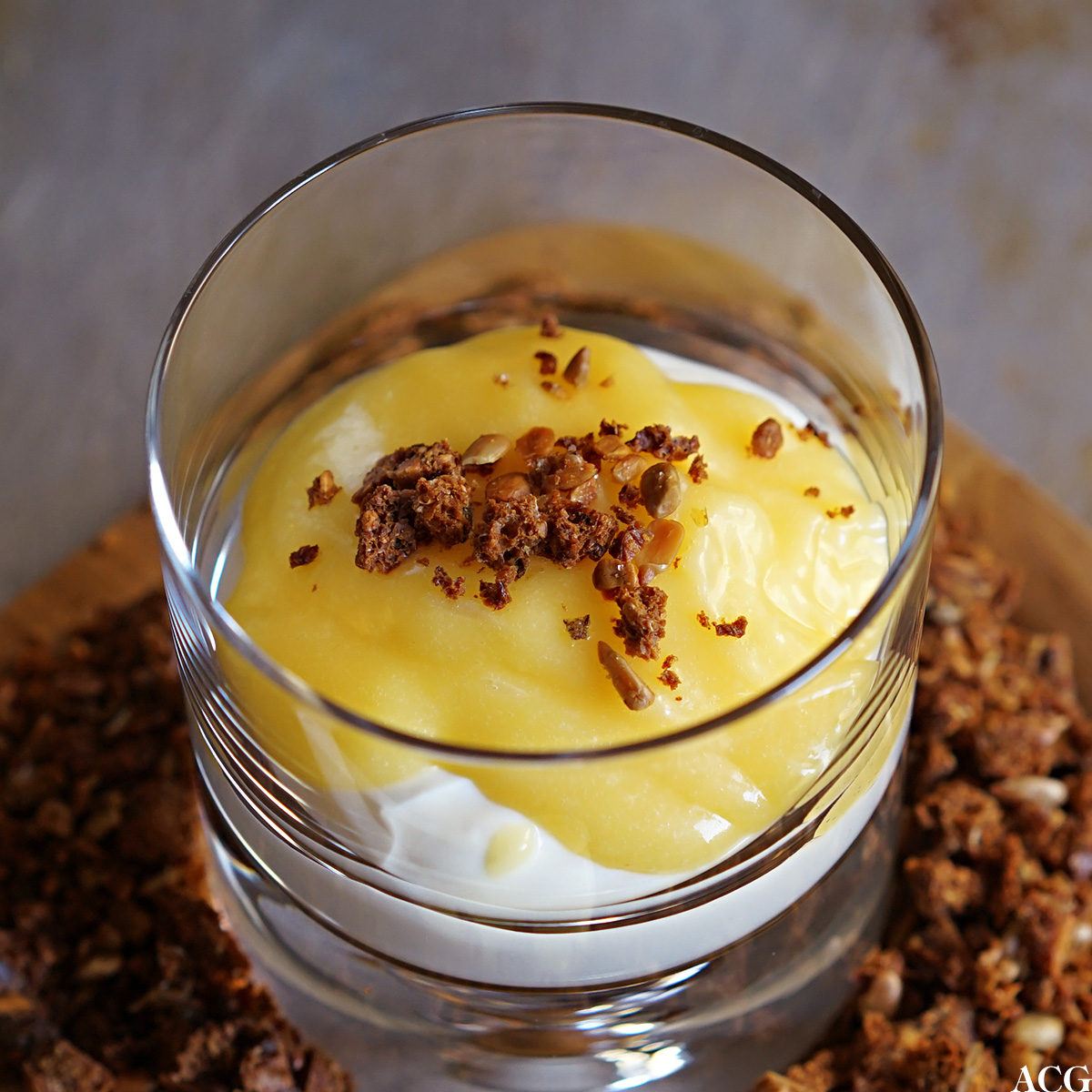 dessert med lemon curl, yoghurt og rugbrødsmuler