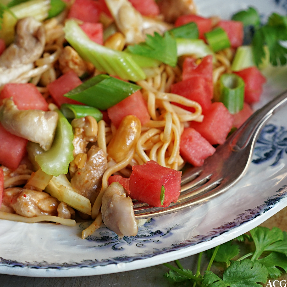Spicy vannmelonsalat med nudler