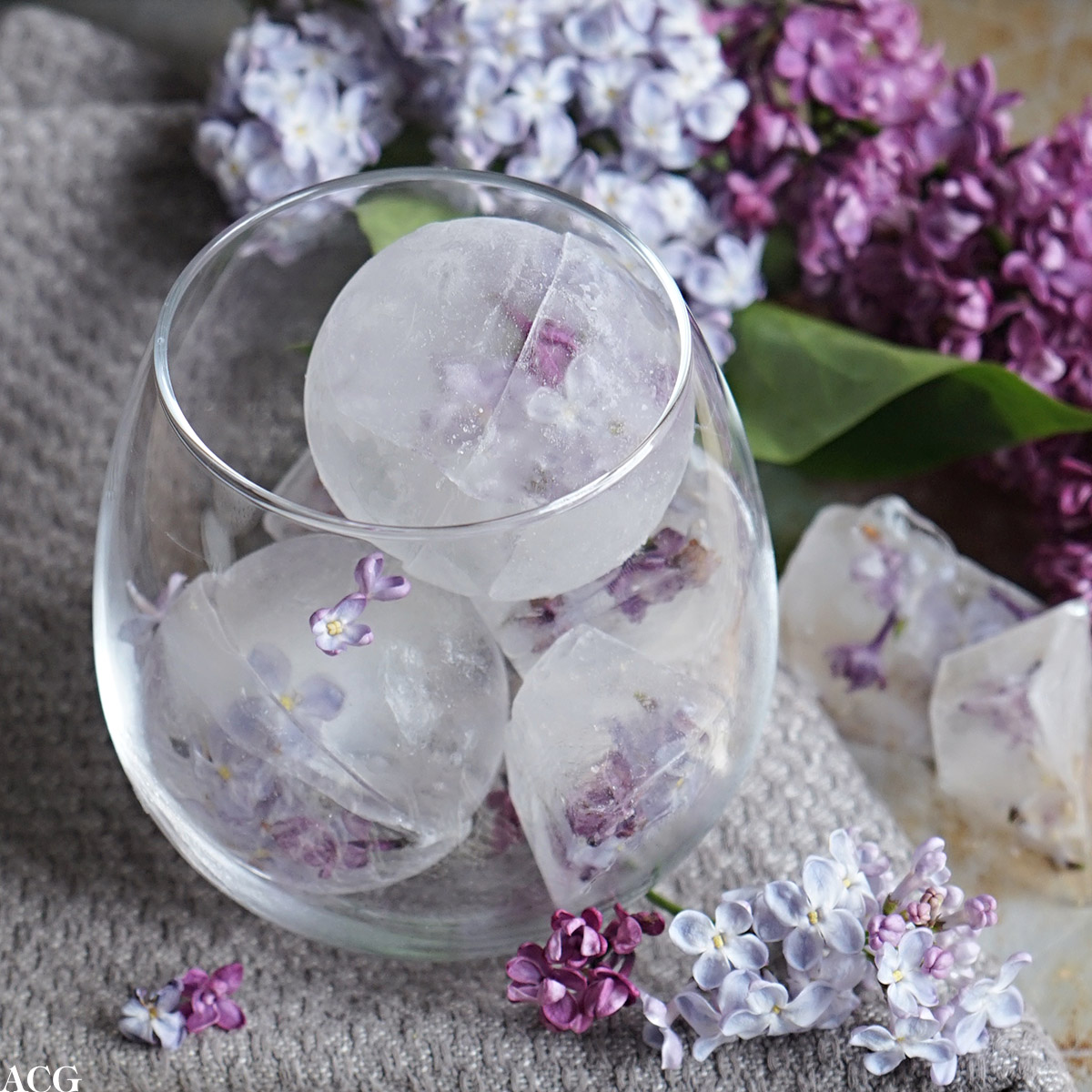 isbiter med blomster