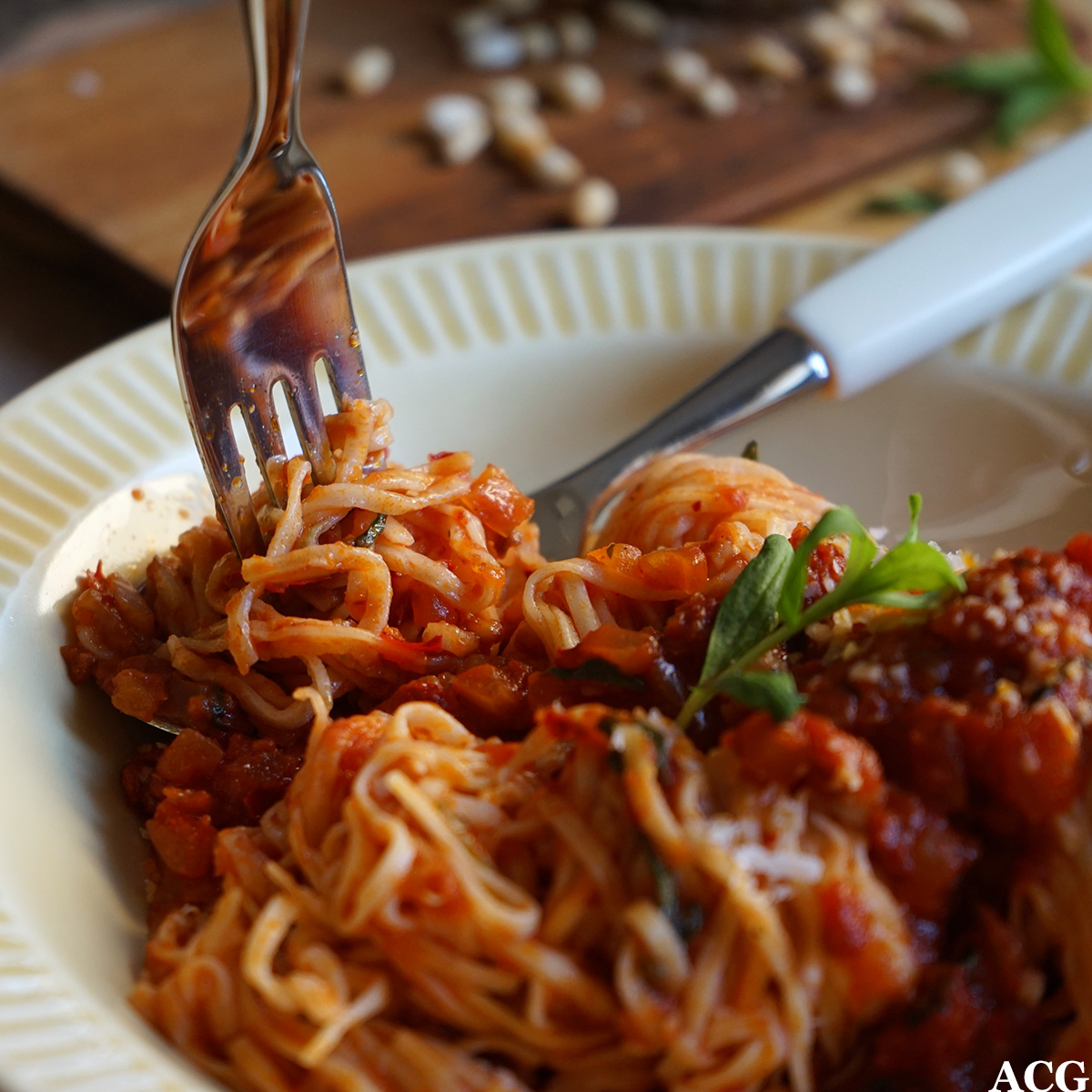 Hjemmelaget pasta med nduja og tomatsaus